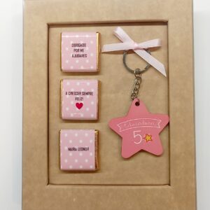 Caixa Kraft com 3 Napolitanas de Chocolate de Leite + Porta-Chaves Educadora (rosa)