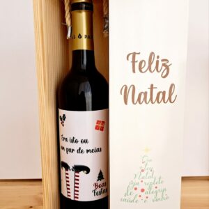 Garrafa de Vinho com Rótulo Personalizado e Caixa em Madeira # Par de Meias