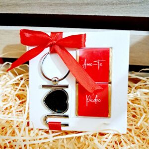 Caixa com Porta-Chaves "I LOVE YOU" e 2 Napolitanas